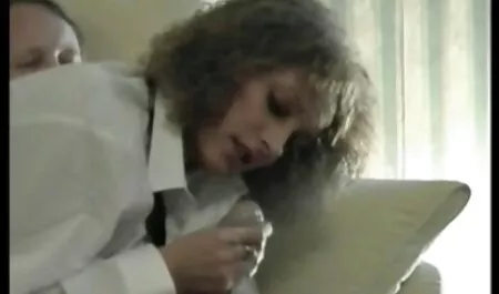 אישה סרטי סקס חינם זקנות קפצה על פין.