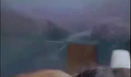 אסייתי עסוק בכביסה סרטי חינם סקס וכביסה תחתונים במקלחת.