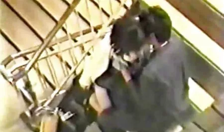 בחורה סרטי סקס כושים חינם בלונדינית עוזרת לאונן וחורי אגרופים.