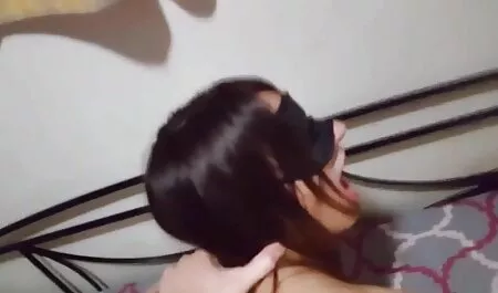משולש לכסף סרטי סקס זקנות חינם עם כלבה צעירה באודיטוריום