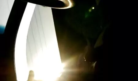 הבחורה סרטי סקס מלאים חינם נורתה בלילה במהלך האימונים, ונאנסה בשביל כסף בחדר הכושר.