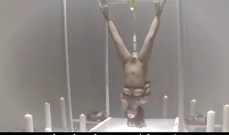 אישה סרטי סקס פורנו חינם בגרביונים נוגעת בכוס במצלמת onebcam