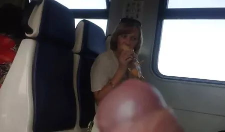 ברונטית משחקת סרטי חינם סקס עם גבר עם בלוג גבר