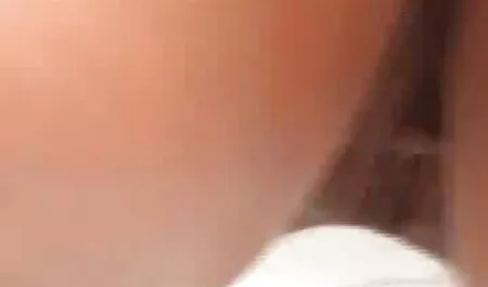 רצועה במצלמת חדקונית סרטון סקס חינם מראה סרטן מזיין את עצמה עם ויברטור
