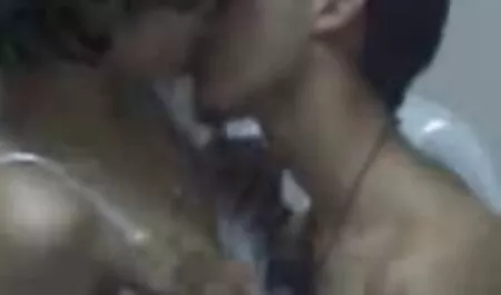 היא אוננה עם שכן, התחילה להטריד ולנחות על המדרגות סרטי סקס תותה חינם