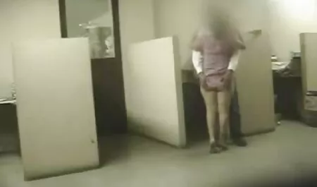 הזין שלו סרטי מסאז ארוטי בתחת, מזדיין.