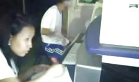 היא סרטי סקס שמנות חינם למדה את הגלגל עם מוט והיה לה ברווז SE מאחור אחרי se דאק