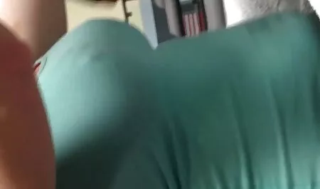 גליל זורק את בגדיו מהכביש סרטי סקס פורנו חינם