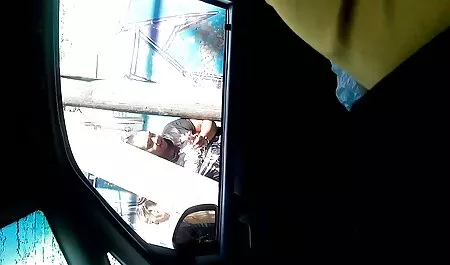 שתי נערות צעירות סרטי סקס קוקסינליות חינם אוכלות זין של חבר.