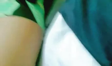 שתי חברות סרטי ס חינם מצצו לגבר סוטה וזיינו אותו.