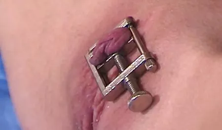 היא סרטי סקס אמא ובת חינם למדה לעשות אנאלי.