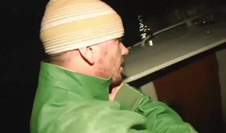 ילד מתאים לילד סרטי סקס חינם מלאים בדלי.