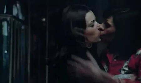 אנדריי יאנג עם בוגרת נטשה גארדן סה יאנג. סרטי פרונו חינם