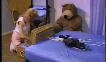 ילדה חכמה ומרגשת נפלה לידיהם סרטי סקס חדשים חינם של מחלות מתוחות
