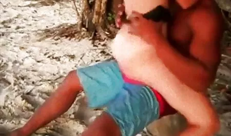 האיש נפרד סרטי סקס חינם זקנות מאשה ישנה ומילא את פיו בזרע.