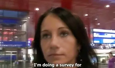 מקלידה חדר סרטי פורנו לצפיה ישירה חינם בדלי, הבחורה קפצה וברחה.