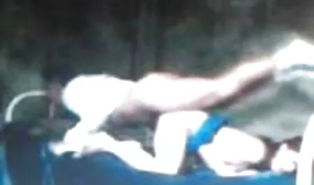 רופאים שוטפים את המטופל ומנערים אותו. סקס חינם סרטונים