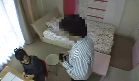 אישה מצצה סרטי סקס חזה גדול חינם למצלמה.